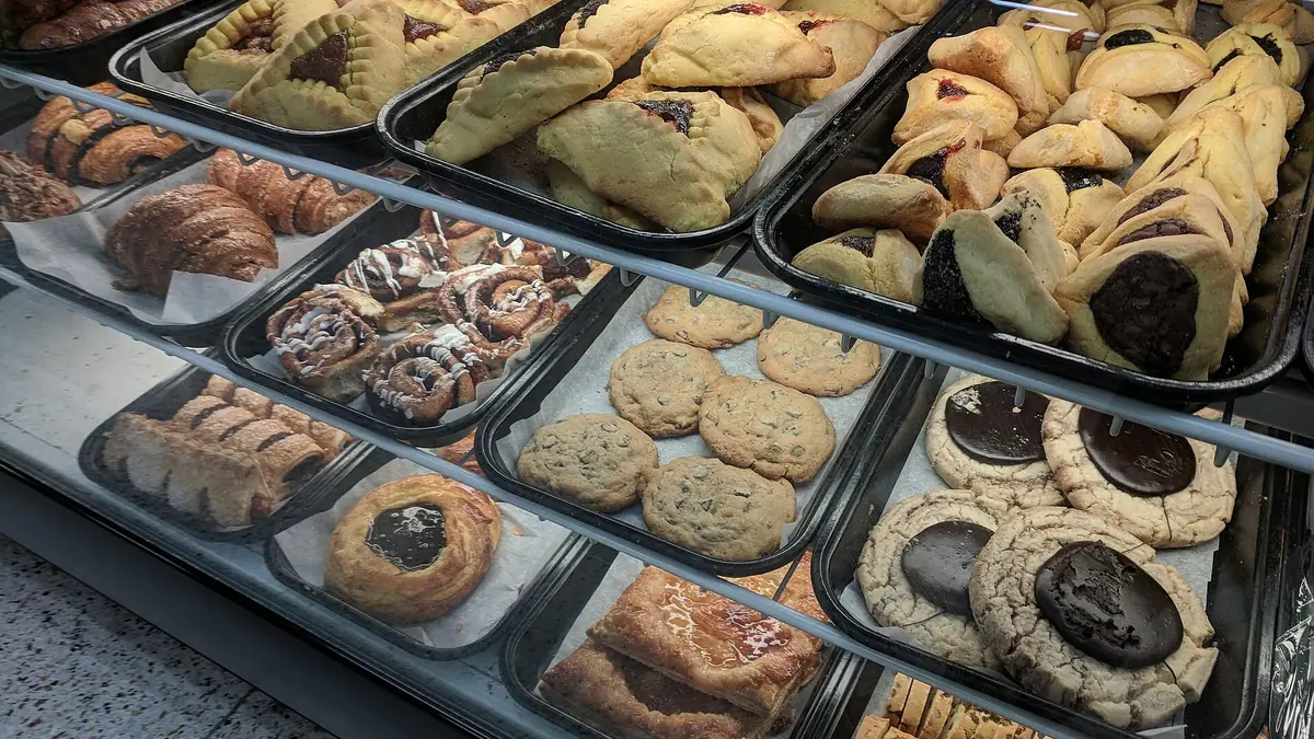 Martins Bakery – bakery in Whitefield town centre